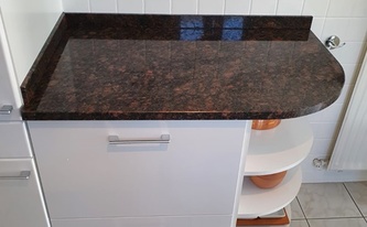 Granit Arbeitsplatte Tan Brown mit Außenrundung