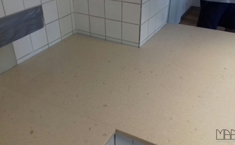 4255 Creme Brule Caesarstone mit polierter Oberfläche und 3,0 cm Stärke