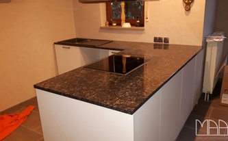 Granit Arbeitsplatten Sapphire Brown in Mannheim montiert