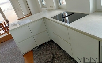 Küche in Meckenheim mit Lunar Dekton Arbeitsplatten