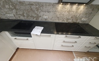 Granit Arbeitsplatten Steel Grey mit Spüle und Ceranfeld