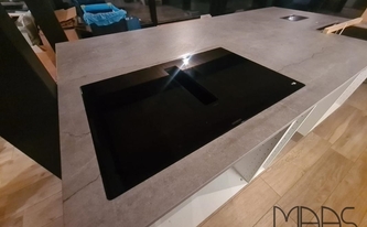 Küche in Michendorf mit Dekton Arbeitsplatte Soke