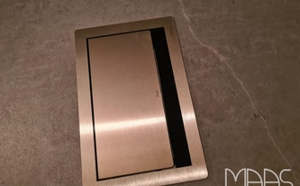 Steckdose in der Dekton Arbeitsplatte Soke