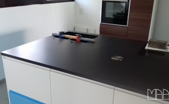 Granit Arbeitsplatte Devil Black mit Unterbauausschnitt