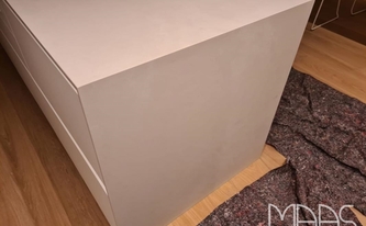 Auf Gehrung verklebte Caesarstone Arbeitsplatten und Seitenwangen 4011 Coldburst Concrete