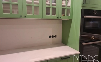 Caesarstone Rückwand 4001 Fresh Concrete mit Steckdosenbohrungen