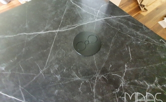 SapienStone Arbeitsplatte Dark Marquina mit Steckdose