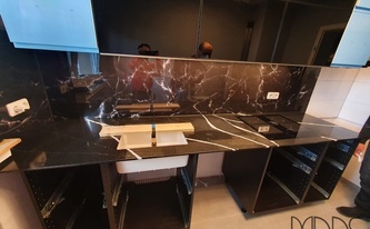 IKEA Küche mit Silestone Arbeitsplatte Eternal Marquina