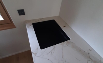Spüle in der Dekton Arbeitsplatte Entzo