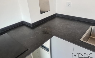 Dekton Arbeitsplatten und Wischleisten Laos in München montiert