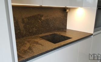 Granit Steel Grey Arbeitsplatten und Rückwand