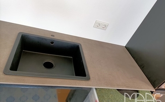 Spüle in der Level Keramik Arbeitsplatte Taupe Concrete