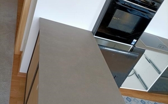 Kücheninsel mit Level Keramik Arbeitsplatte Taupe Concrete