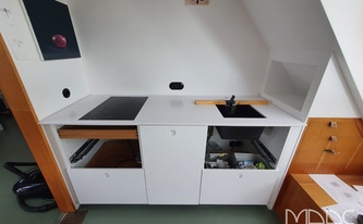 Mini-Küche in München mit Silestone Arbeitsplatte Iconic White