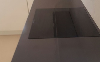 Flächenbündiger Ausschnitt in der Silestone Marengo Arbeitsplatte in München