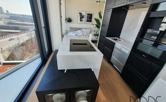 Küche in München mit Silestone Arbeitsplatten und Rückwand Eternal Calacatta Gold 