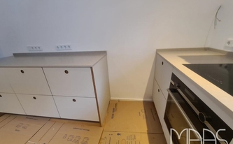 Küche in München mit Silestone Arbeitsplatten und Wischleisten Royal Reef