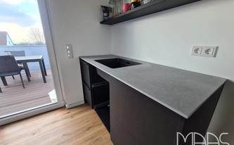 Küchenzeile in Neunkirchen-Seelscheid mit Infinity Arbeitsplatte Concrete Grey