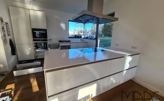 Küche in Niedernhausen mit Silestone Arbeitsplatten Blanco Zeus Extreme