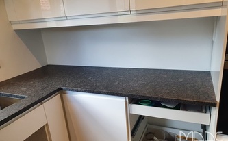 Granit Arbeitsplatten Steel Grey mit satinierten Oberflächen