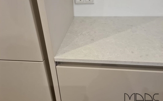 2 cm dicke Caesarstone Arbeitsplatte 6131 Bianco Drift