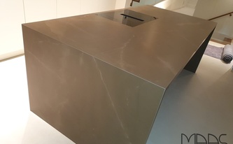 Neolith Arbeitsplatte Pulpis mit flächenbündig eingebautem Ceranfeld