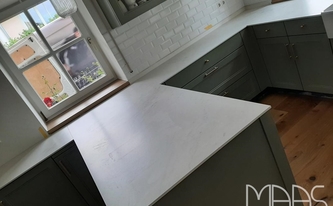 Montage der Dekton Arbeitsplatten Marina in Pfaffenhofen an der Ilm