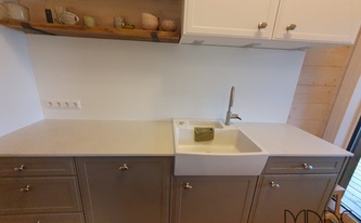 Küchenzeile von IKEA mit Quarz Arbeitsplatten Bianco Venato