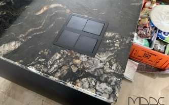 Granit Arbeitsplatte Black Cosmic mit Steckdosen