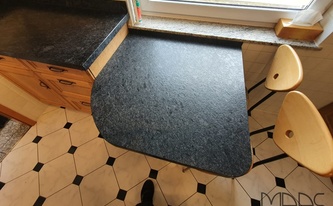 Montage in Pulheim der Granit Tischplatte Steel Grey