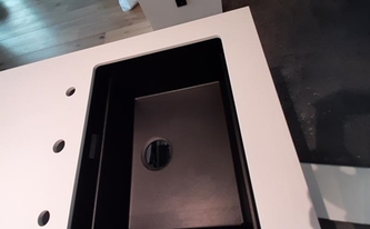 Unterbauspüle in der Silestone Arbeitsplatte White Storm