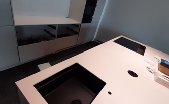 Küche in Regensburg mit Silestone Arbeitsplatten White Storm