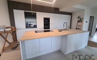 Neolith Arbeitsplatte Strata Argentum in Köln montiert