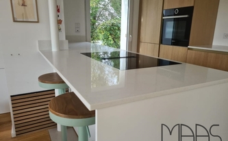 Kücheninsel mit K2 Quarz Arbeitsplatte Ice White