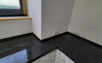 Ausklinkungen in der Level Keramik Arbeitsplatte Imperial Black Select