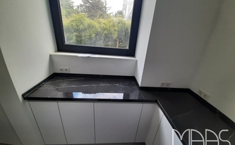 Küche mit Level Keramik Arbeitsplatten Imperial Black Select in Sankt Augustin