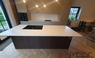 IKEA Küche in Schleiden mit Porcelanosa Arbeitsplatten Glem White