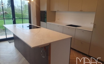 Montage der Porcelanosa Arbeitsplatten Glem White in Schleiden