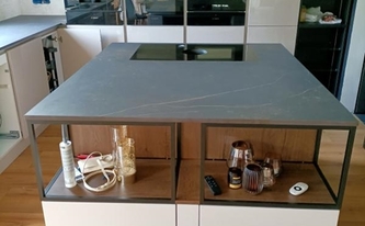 Kücheninsel mit Silestone Arbeitsplatte Ethereal Dusk