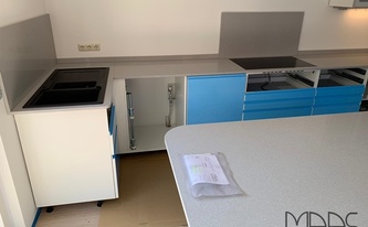 IKEA Küche mit Silestone Arbeitsplatten Aluminio Nube 