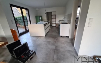 Küche in Solingen mit Porcelanosa Arbeitsplatten Moon White