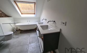 Laminam Waschtischplatte Ardesia Bianco a Spacco in Solingen montiert