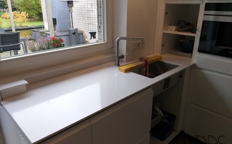 Silestone Arbeitsplatten und Fensterbank Iconic White in Stolberg montiert