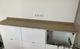 Sideboard mit Granit Arbeitsplatte und Wischleiste Kashmir Gold Chiaro