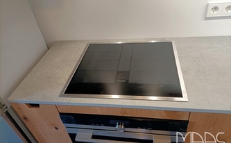 Kochfeld in der Dekton Arbeitsplatte Soke