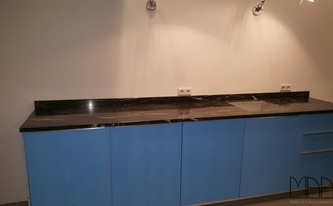 Lieferung und Montage der Granit Belvedere Arbeitsplatte