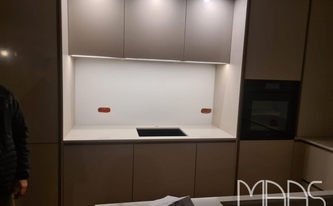 Küchenzeile in Waldkirch mit Silestone Arbeitsplatte Desert Silver
