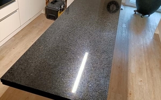 Kücheninsel mit Granit Arbeitsplatte Aracruz Black
