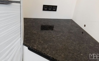 Granit Arbeitsplatte Wolga Blue mit polierter Oberfläche