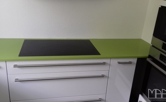 Ceranfeld in der Silestone Arbeitsplatte Verde Fun